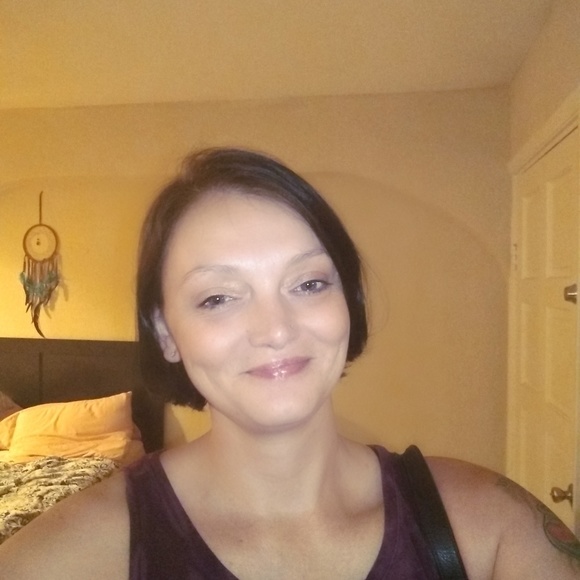 Meet your Posher, Lora - Picture 1 of 1